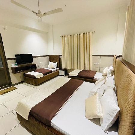 Primrose Hotel And Restaurant Sonipat Esterno foto