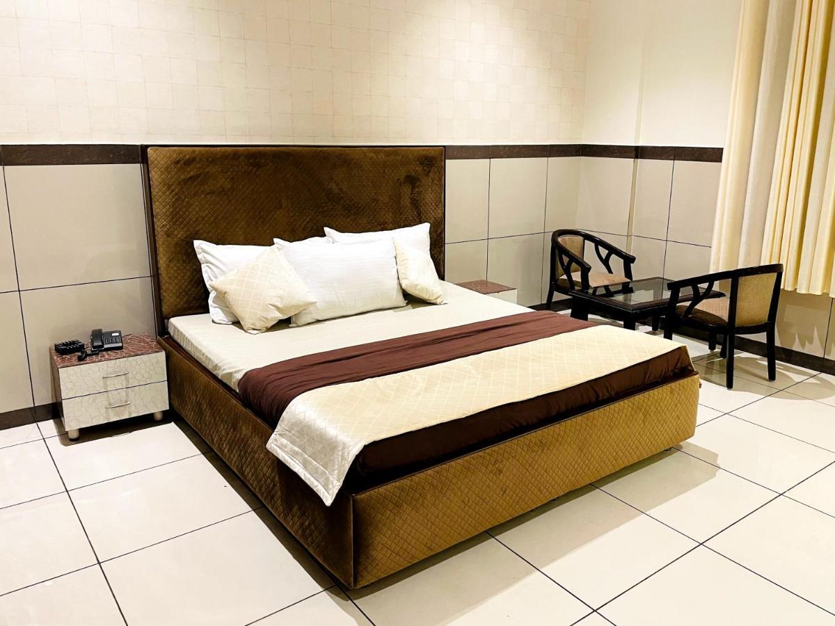 Primrose Hotel And Restaurant Sonipat Esterno foto