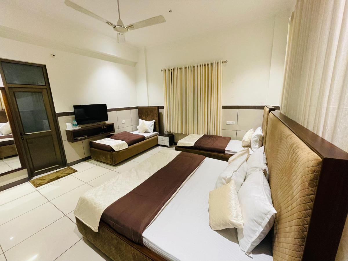 Primrose Hotel And Restaurant Sonipat Esterno foto