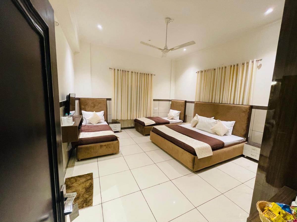 Primrose Hotel And Restaurant Sonipat Esterno foto