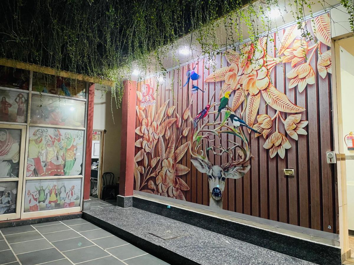 Primrose Hotel And Restaurant Sonipat Esterno foto