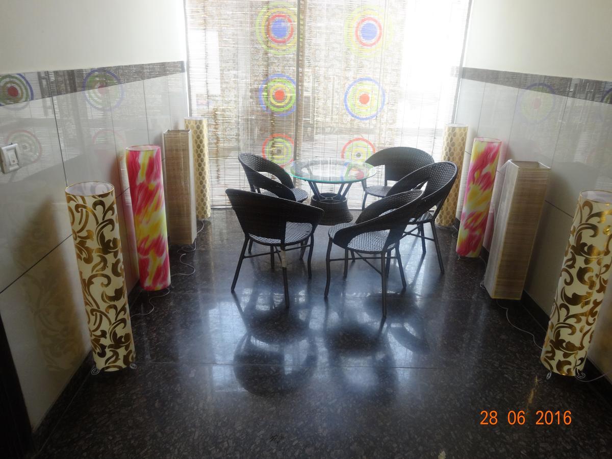 Primrose Hotel And Restaurant Sonipat Esterno foto
