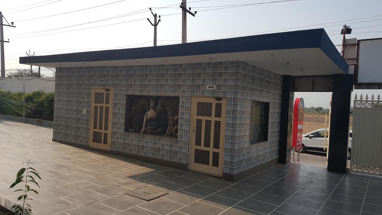 Primrose Hotel And Restaurant Sonipat Esterno foto
