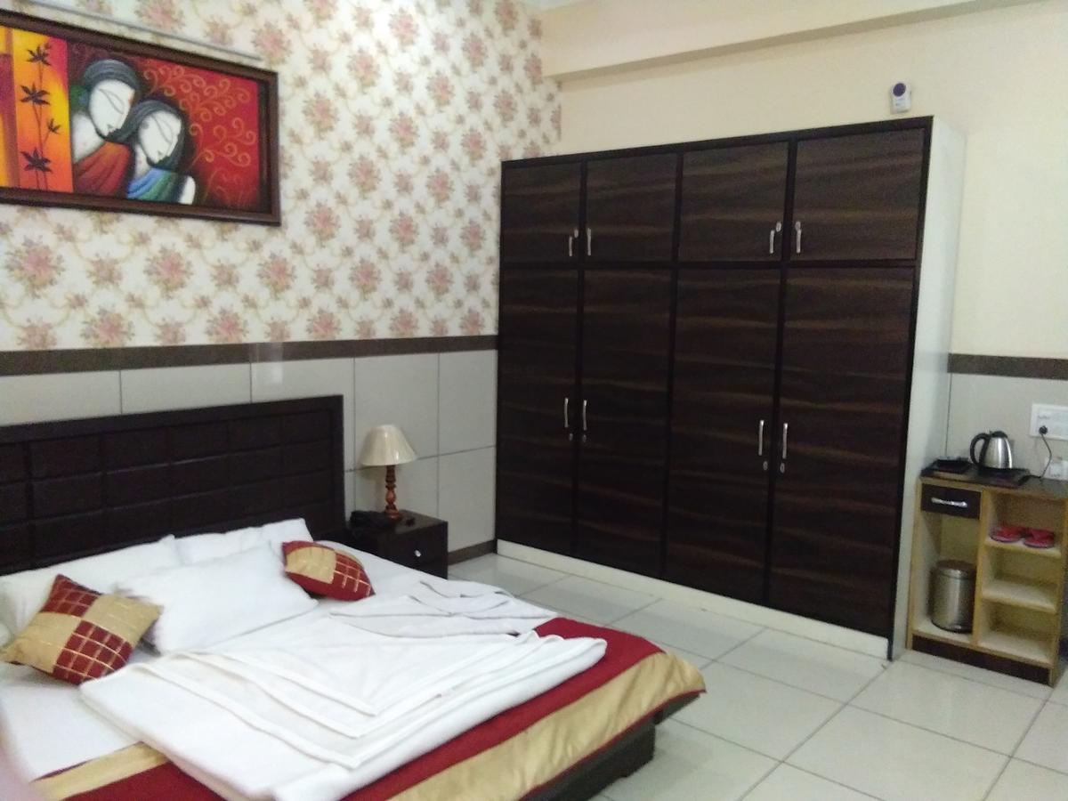 Primrose Hotel And Restaurant Sonipat Esterno foto